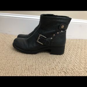 Earth redwood black leather side zip comfortable booties 8.5 B lightly insulated